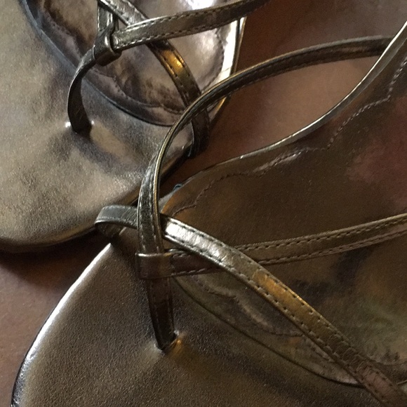 Steve Madden Strappy Bronze Sandals Low Heels - Picture 9 of 10